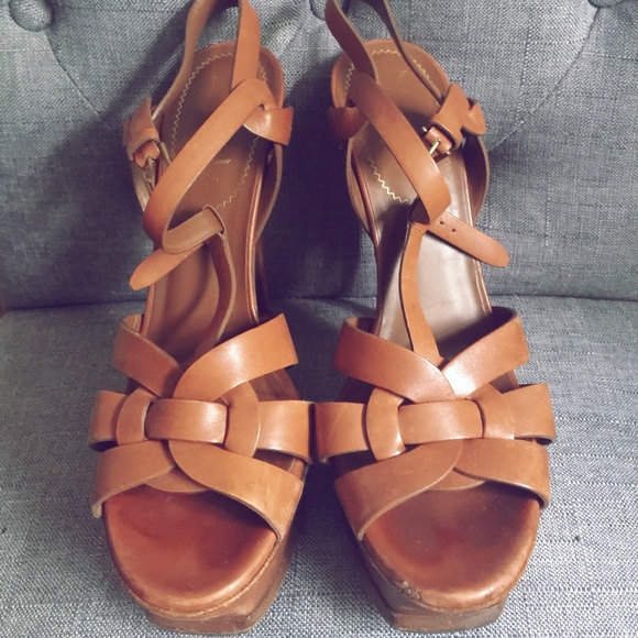 Yves Saint Laurent - Picture 2 of 5